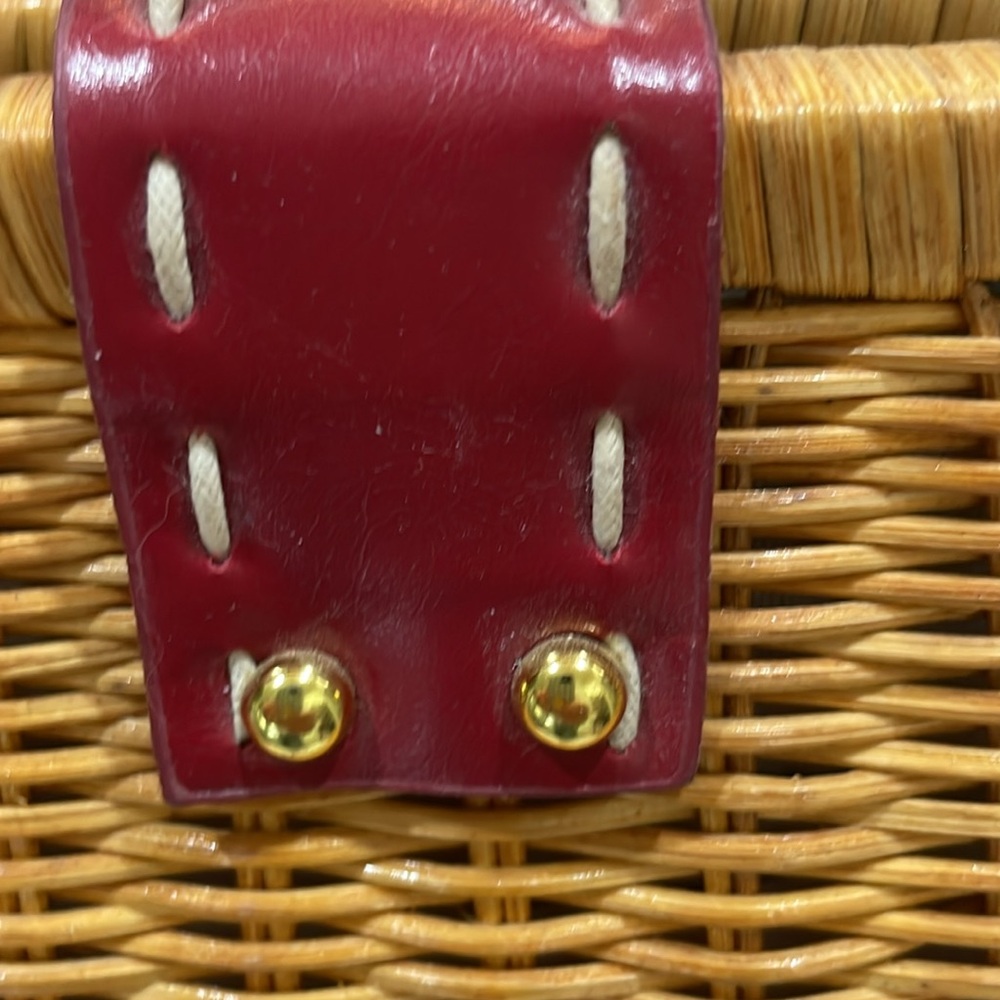 Just a cute straw bag with red leather accents... Fun for fall!๐๐๐ - Picture 8 of 11